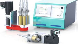 Kompakte Ausschraubeinheit in den Ausführungen Multi (links) und Einzel (vorne). Beide Einheiten werden über die Komplettsteuerung SKS eingestellt und überwacht. Bild: I-Mold (Archiv: Vogel Business Media)