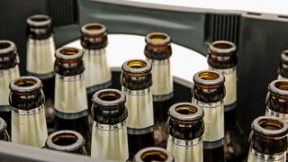 Die Einsatzmöglichkeiten für digitale Prozesse im Getränkehandel sind sehr zahlreich, wie zum Beispiel für die Pfandannahme oder in Lager und Logistik. (Bild: Sauerlandpics - stock.adobe.com)