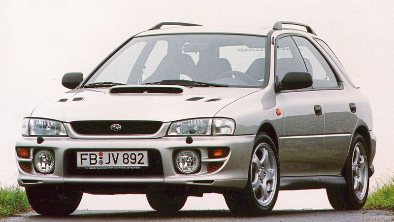 1996 stellte Subaru die überarbeitete Version des Impreza vor. Neu am Impreza III war unter anderem der Motor, der auf den in der Rallye-Weltmeisterschaft gemachten Erfahrungen basierte. Er wurde mit der Bezeichnung „Boxer Master 4“ beworben. Diesen neuen Motor gab es als 1,5-, 1,8- sowie 2,0-Liter mit und ohne Turbo. (Bild: Subaru)