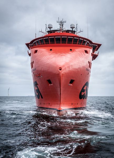 ach dem heutigen Stand der Technik können die Schiffe, die auf hoher See installierten Windenergieanlagen vor Ort warten. (Siemens)