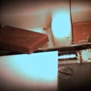 Bild 5: Manche zu verpackenden Kekse wurden ihren Tabletts zu schnell zugeführt. Weiterhin zeigte die Aufnahme, dass Kekse diagonal ankamen. Innerhalb von knapp 260 ms entstanden 130 Einzelaufnahmen.(Bild:  Mikrotron)