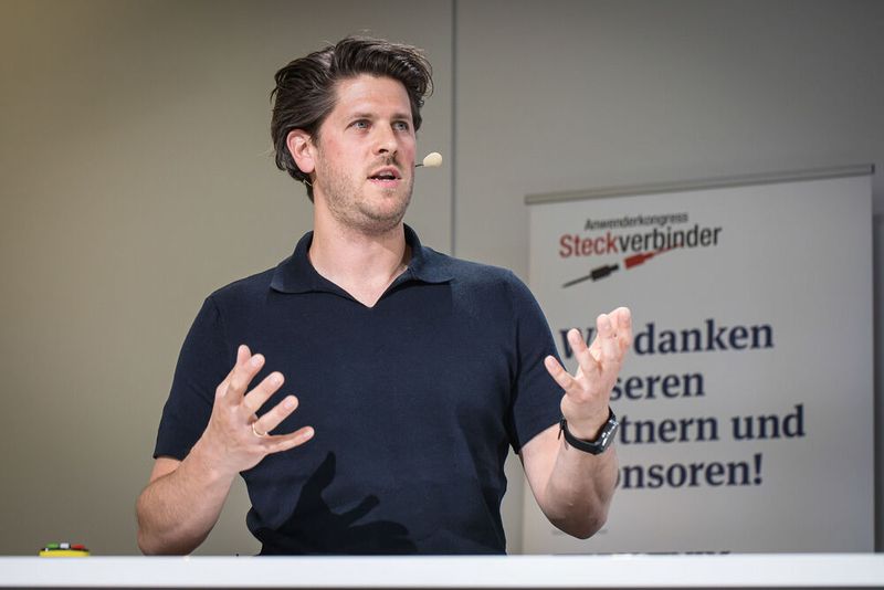 Steckverbinderkongress 2023 Tag 2: Kongress mit Trendthemen von PCF über DC-Steckverbinder, Hybridsteckverbinder, Qualifizierung, Single Pair Ethernet, Hands-on Workshops bis zu 3D-Druck und Konfektionierung. (Bild: Stefan Bausewein)