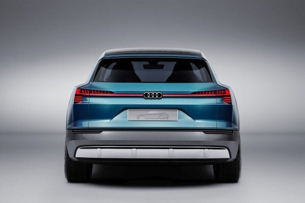 Der Audi e-tron quattro: ein Konzeptfahrzeug mit 503 PS und 500 km Reichweite (Bild: Audi)