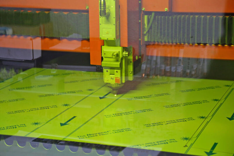 Le laser à fibre optique BySprint 4000W découpe des tôles d'acier de 20 mm. (JR Gonthier / MSM)