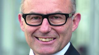 Michael Ziegler, Päsident des Kfz-Gewerbes Baden-Württemberg, fordert von der Politik Gegenmaßnahmen, so bei der Senkung der Sozialabgaben, damit mittelständische Betriebe eine Zukunft haben.  (Bild: Kfz-Baden-Württemberg)