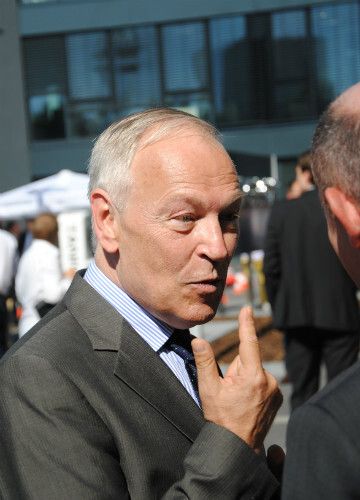 Michel Giacobbi, französischer Generalkonsul: „Die Marken Peugeot und Citroën gehören zur Industriegeschichte Frankreichs und sie werden auch zu unserer industriellen Zukunft gehören.“ (Foto: Baeuchle)