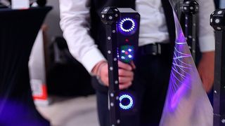 Wichtige Erkenntnis beim Luftfahrttag von Hufschmid Zerspanungssysteme: Für Zulieferer gibt es dort  noch jede Menge Platz. Die begleitende Fachausstellung mit hochklassiken Unternehmen zeigte auch komplexe Werkstücke wie die hier mit einem Zeiss-System optisch vermessene Turbinenschaufel. (Bild: Maschinenmarkt/rw)