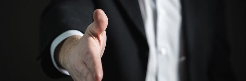 Als Social Seller muss man sein Profil, das man sich online aufgebaut hat, auch offline weiter leben. Als Social Seller muss man sein Profil, das man sich online aufgebaut hat, auch offline weiter leben.