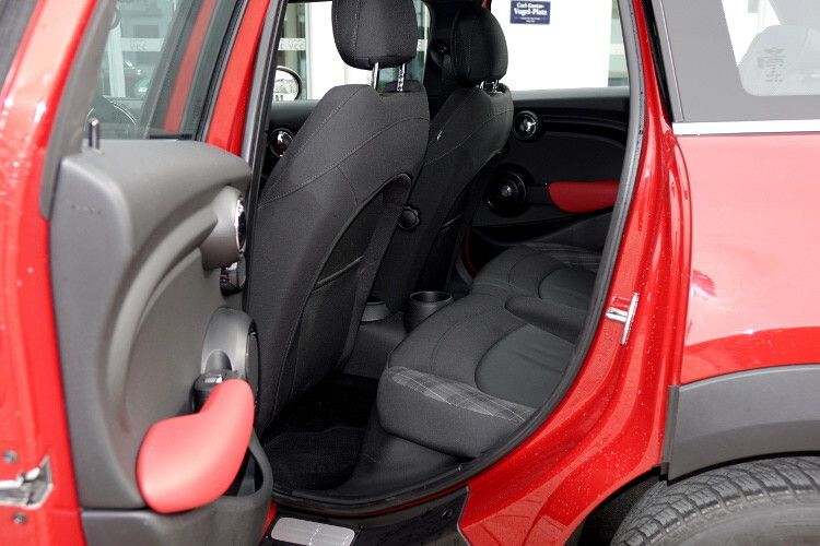 Platz in der kleinsten Hütte? Nicht beim Mini Cooper D, hier sitzt man vorne besser. (Foto: Thomas Günnel)