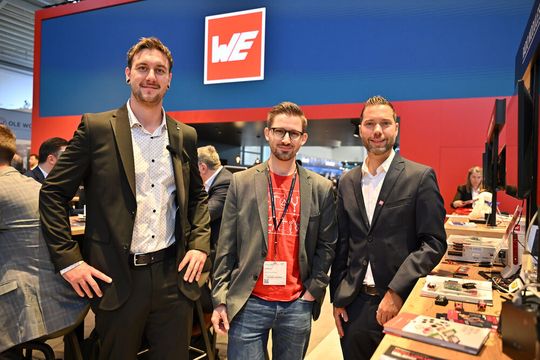 Das Kreativteam für das Creator-Marketing bei Würth Elektronik (v. l. n. r.): Christian Göller, GreatScott! und Christopher Becht.(Bild:  (v. l. n. r.))