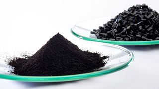 Schwarzmalerei mit Kühleffekt für Kunststoffteile: Lanxess bietet mit dem Schwarzpigment Bayferrox 303 T ein Pülverchen an, dass damit eingefärbe Kunststoffteile bis zu 8 °C kühler hält als normale Pigmente es könnten. Rund 20 % mehr vom im nahen Infrarotbereich einfallenden Sonnenlicht soll das Schwarzpigment reflektieren. (Lanxess)