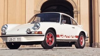 Der Porsche 911 Carrera RS 2.7 ist ein seltenes Sammlerstück, das es sich offenbar zu fälschen lohnt. (Porsche)