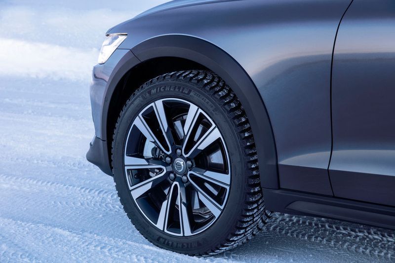 Im Sommer soll ein weiterer Motor folgen: Der gleichgroße Benziner mit 184 kW/250 PS. (Volvo)