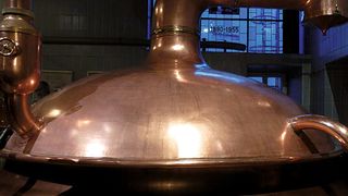 Maischen, kochen, kühlen, lagern – die einzelnen Prozessschritte beim Bierbrauen benötigen erhebliche Mengen Energie. (Rainer Sturm/pixelio.de)