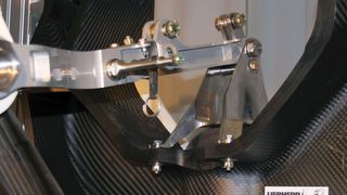 Dieses Hybride Flugzeugfahrwerk zeigt, wie man auch dynamsch belastete CFK-Komponenten mit herkömmlichen Konstruktionselementen verbinden kann. (Bild: Königsreuther)
