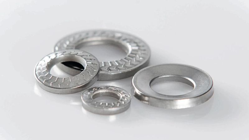 Sicherungssysteme wie NSK-E oder NSK-EL stellen definierte Federkennwerte zur Verfügung, kompensieren Setz-, Kriech- und Relaxationsvorgänge und stabilisieren den Kontaktdruck über die Lebensdauer.  (Bild: Teckentrup)