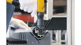 Eine Zentrierbohrung erleichtert die passgenaue Montage, so können die einzelnen Systeme mittels einer Welle untereinander ausgerichtet und anschließend präzise verschraubt werden. Bild: Mink Bürsten (Archiv: Vogel Business Media)