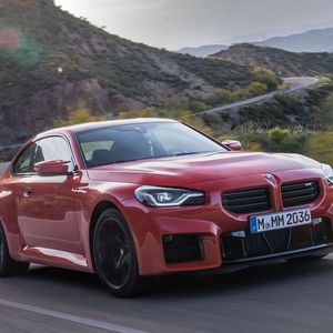 Mit über 1,7 Tonnen ist der M2 allerdings kein Leichtathlet.(Bild:  BMW)