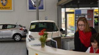 Im Schauraum des Renault-Autohauses Enders finden Kunden schnell einen Ansprechpartner. (Achter)