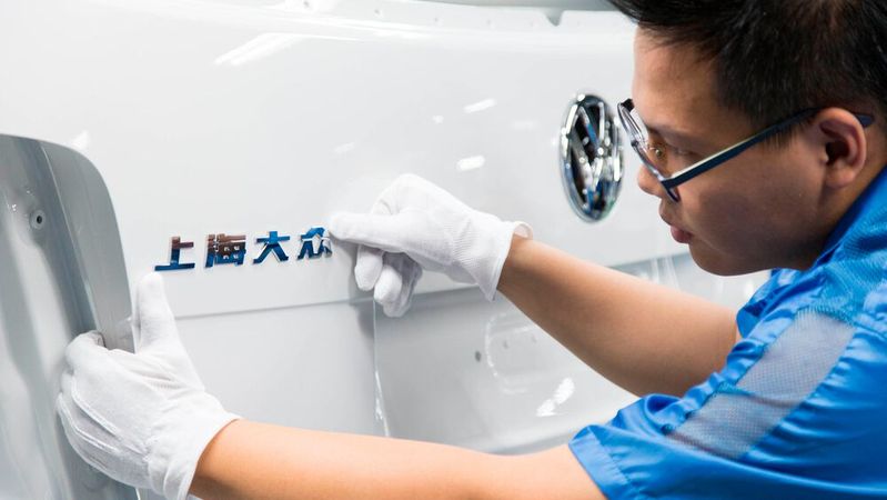Ob auch das VW-Werk in Anting wieder angefahren werden kann, wird noch überprüft.