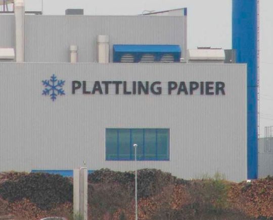 Im Sommer wurde bereits angekündigt, dass die Papierfabrik Plattling vor dem dauerhaften Aus steht. Nun wissen die Verantwortlichen auch, wann die Maschinen zum letzten mal Papier produzieren werden ...(Bild:  B. Söhnen)