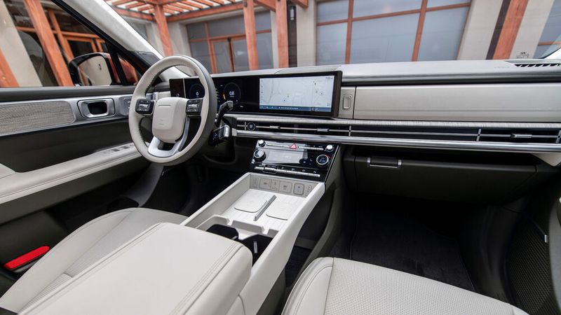 Innen untermauern die ehrgeizigen Koreaner ihren Premium-Anspruch. (Bild: Hyundai)