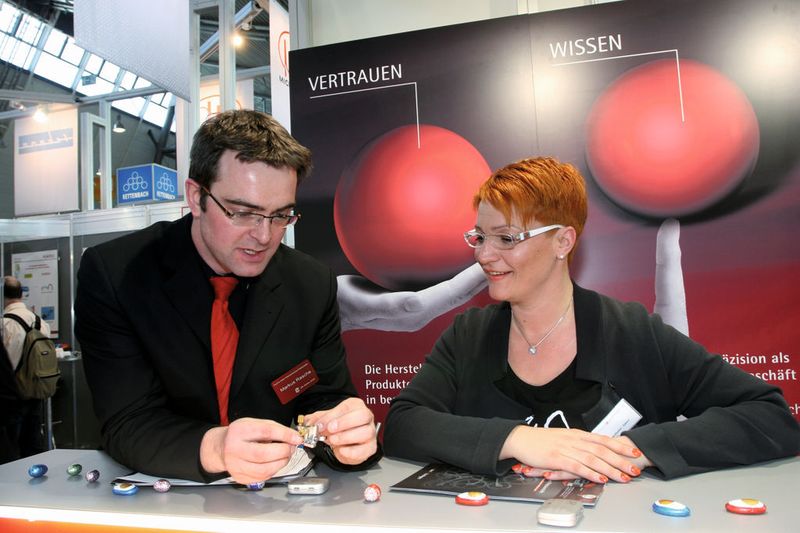 Innotool & Greminger: Senka Bollhalter Zaberl im Kunden- gespräch.  (Bild: Anne Richter)