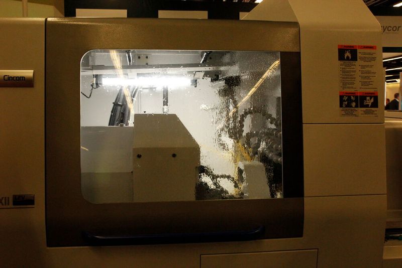 ... am Ende werden Nuten eingefügt, damit der Kunststoffgriff besser hält. (Bild: Breunig – VCG)