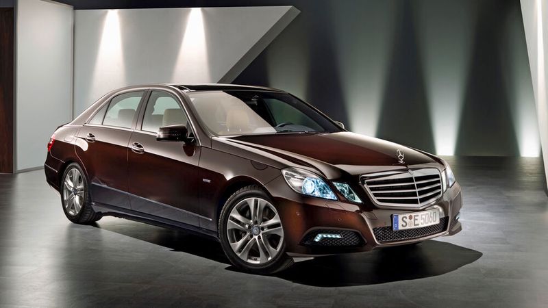 Der nächte Generationswechsel in der E-Klasse erfolgte 2016 mit der neuen Baureihe W 213 als Limousine und Kombi T-Modell. (Bild: Mercedes-Benz)