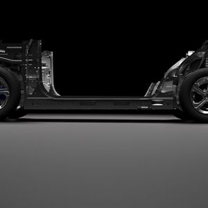 Das von Zeekr für Waymo entwickelte Auto basiert auf der Plattform SEA-M, die speziell für das autonome Fahren bis „Level 4“ ausgelegt ist. Die SEA-M-Archtitektur unterstützt unter anderem „Chassis-by-Wire“, also die elektronische Steuerung des Fahrzeugs ohne mechanische Komponenten. Elektrische Signale und elektronische Steuereinheiten ersetzten dabei unter anderem die Lenksäule. Nur so kann das Auto erst über längere Strecken ohne den Fahrer funktionieren.(Bild:  Zeekr)