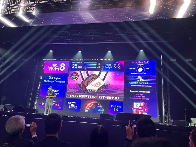 Mit dem Wi-Fi-8-Router ROG Rapture GT-BN98 will Asus Gamern auch in Haushalten mit vielen WLAN-Geräten ein flüssiges Spieleerlebnis ermöglichen, ohne andere WLAN-Anwendungen zu beeinträchtigen. (Bild: Vogel IT-Medien)