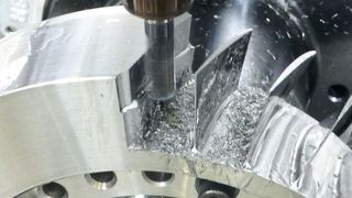 Die Step-Tec HPC190 Spindel mit 20 000 U/min und HSK-A63 Werkzeugaufnahme ist als Spindel für die Mikron Mill P 500 U bei Herstellern erste Wahl.  (GF Machining Solutions)