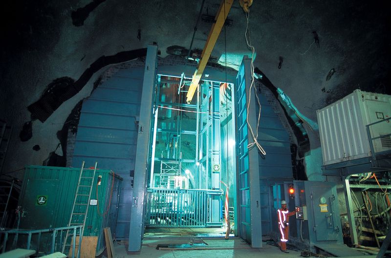 Impressionen vom Bau des längsten Eisenbahntunnels der Welt: Schacht bei Sedrun (© AlpTransit Gotthard AG)