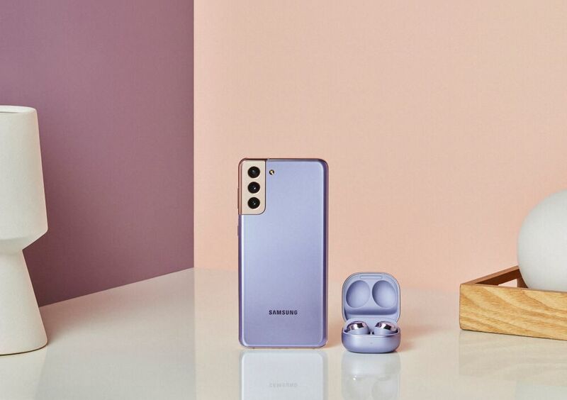 Das Samsung Galaxy S21 Plus 5G mit den Galaxy Buds Pro, den neuen Noise-Cancelling-Kopfhörer des koreanischen Herstellers. (Samsung)
