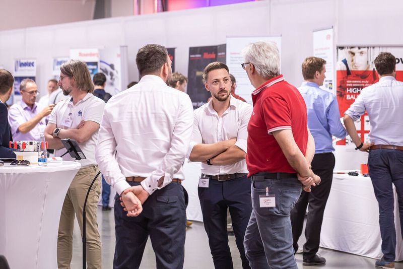 16. Anwenderkongress Steckverbinder: Der SPE-Tag am 4. Juli 2022 zog wieder viele interessierte Zuhörer an. Abgedeckt wurden fast alle Themen im Bereich Single Pair Ethernet vom Standard über das Marktpotenzial, Rückwärtskompatibilität, Schirmung, Messtechnik bis hin zum neuen Standard SPE M12 Hybrid. (Bild: Elektronikpraxis)