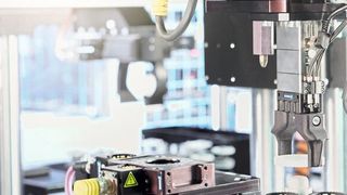 Kleinteilegreifer wie der EGP von Schunk ermöglichen einen einfachen Einstieg ins mechatronische Greifen. (Schunk)