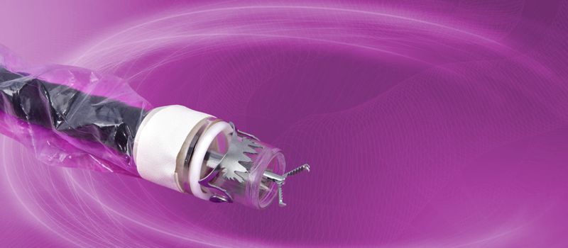 ... sowie das vor der Markteinführung stehende Full Thickness Resection Device FTRD, mit dem über ein flexibles Endoskop Vollwandresektionen im Dickdarm durchgeführt werden können. (Bild: Ovesco Endoscopy)