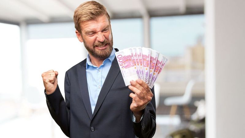 Eine Bonuszahlung ist Teil der Vergütung. Die kann einem niemand streitig machen.(Bild:  Bild von kues1 auf Freepik)