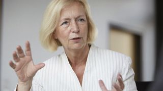 Bundesforschungsministerin Johanna Wanka: „Wir brauchen dringend neue Wirkstoffe, um diese Infektionen wirksam bekämpfen zu können. In der Natur vorkommende Stoffe spielen eine bedeutende Rolle für die Entwicklung pharmazeutisch nutzbarer Wirkstoffe.“ (Bild: Laurence Chaperon / BMBF)