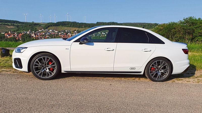 Der Abstandsregeltempomat und der Stauassistent erledigten ihre Aufgabe so wie gedacht: Dank der Stopp-Start-Funktion bremsen sie den Wagen bis zum Stillstand ab – und beschleunigen ihn, sobald es der Verkehrt zulässt, wieder auf die eingestellte Geschwindigkeit. Von nebenan fahrenden bzw. zu überholenden Fahrzeugen ließ sich ersterer auch nicht irritieren, wie das bei anderen Fahrzeugmodellen leider immer noch oft der Fall ist. (Bild: VCG)