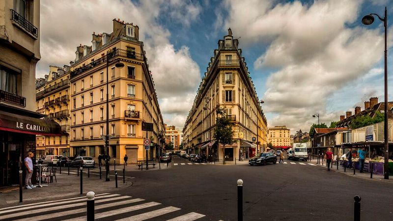 Das neu eingeführte Tempolimit in Paris soll für weniger Unfälle und Lärm sorgen sowie mehr Raum für unter anderem Radfahrer schaffen.
