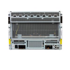 Der Fsas Primergy GX2580 M8s belegt acht Höheneinheiten im Rack. Oben in der Front sind die acht 800GbE-Ports der ConnectX-8-SuperNICs von Nvidia angeordnet.  (Bild: Fsas)