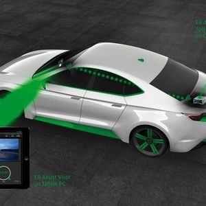 Bild 1: Der EB Assist Car Data Recorder – mit Tablet und EB Assist Car Data Recorder Toolbox als Anzeige- und Steuerungsplattform werden Test- und Präsentationsfahrten komfortabler und effizienter.