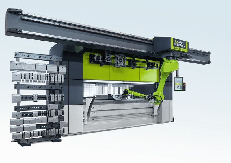 Bei der neuen R-Brake 130T hat Safan-Dyrley Abkantpresse und Roboter in einem System integriert. (Safan-Darley)