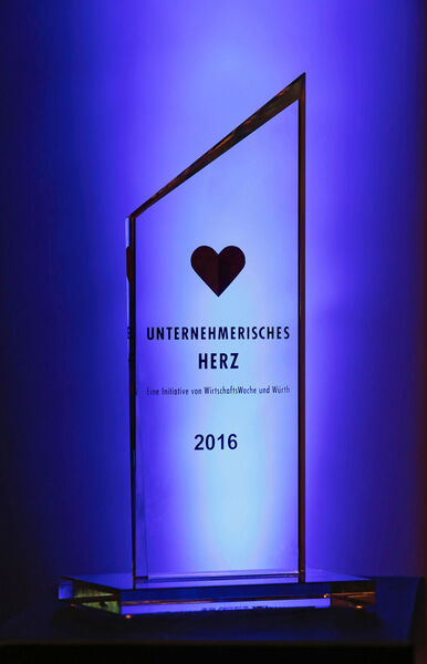 Der Award „Unternehmerisches Herz“, eine Initiative der Wirt-schaftsWoche und der Adolf Würth GmbH & Co. KG, wurde in diesem Jahr erstmalig verliehen und ging an den Weltmarktfüh-rer für Spanntechnik und Greifsysteme Schunk aus Lauffen am Neckar. (Bild: Schunk)