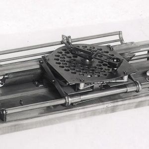 In den ersten beiden Jahrzehnten verließen auch Blindenschreibmaschinen die Werksätte Boschs. (Bild:  Robert Bosch GmbH)