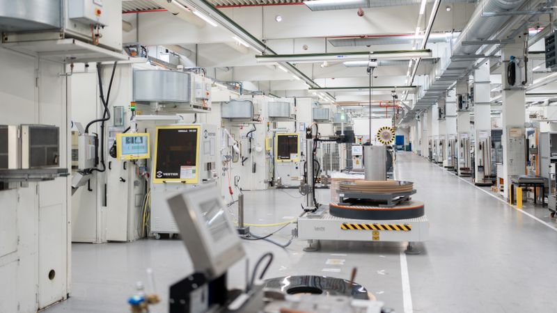 Bei Elektro- und Verbindungstechnikspezialist Weidmüller wird für die elektrischen Kontakte ein umfassendes Portfolio an Stanz-Biege-Teilen gefertigt.(Bild:  Weidmüller)