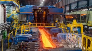 Das Duisburger Warmbandwerk 4 von Thyssenkrupp Steel Europe hat nach einem Brand wieder die Produktion aufgenommen ... (Bild: thyssenkrupp Steel Europe AG)