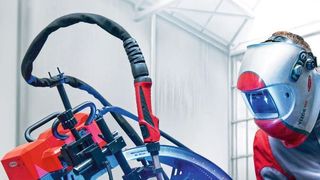 Das Schienenschweißfahrwerk FlexTrack 45 Pro ist unter anderem für den Einsatz im Behälter-, Kraftwerks-, Brücken-, Schiff- oder Fahrzeugbau geeignet. (Fronius)