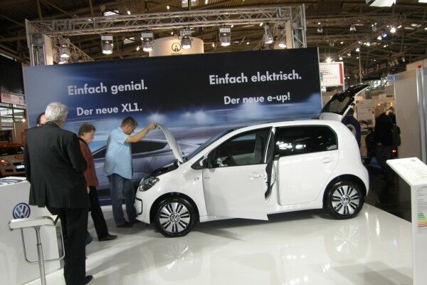 Impressionen von der eCarTec 2013: Volkswagen präsentierte den neuen e-up (Bild: Thomas Kuther)